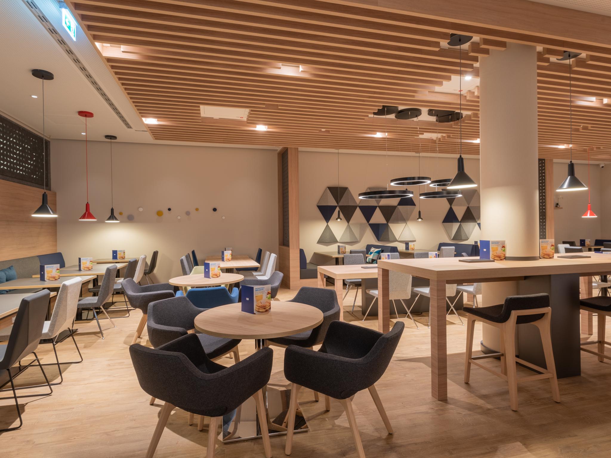 Holiday Inn Express & Suites - Potsdam By Ihg Extérieur photo